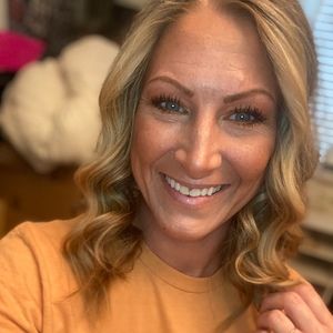 Meet your Posher, Briana